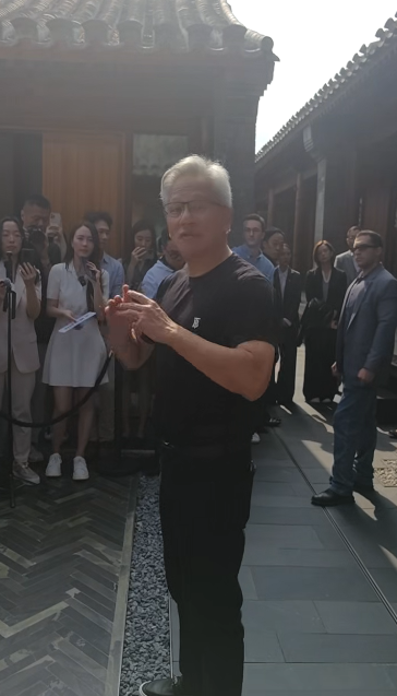 策略池 黄仁勋谈中国AI走向：有人才基础、有数学文化传统，一定会非常成功！